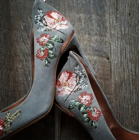 🍒NEW🍒 TED BAKER EMBROIDERED SUEDE PUMPS - Picture 3 of 8